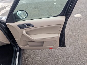 Škoda Yetti 2.0tdi 125kw R.v 2010, max vybava 4x4 - 11