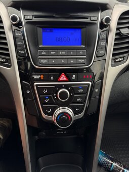 Hyundai i30 combi 1.6 88kW Nové v ČR 5/2026 najeto  93 885km - 11