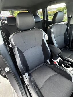 Mitsubishi Outlander 4x4 rv 2011 2.2 DI-D, Automat, 7-místný - 11