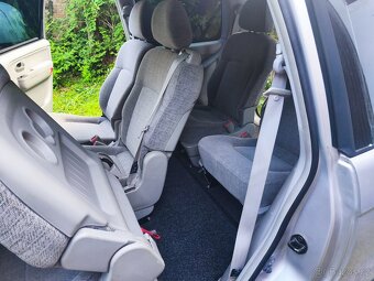 Hyundai Trajet - 11