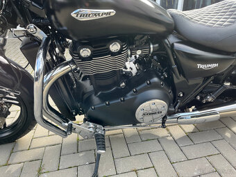 Triumph Thunderbird Storm - 11