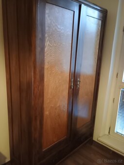 Velká starožitná skrin - 11