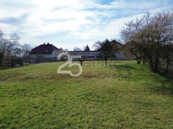 Prodej RD se dvěma čísly popisnými a stavebním pozemkem v Ma - 11