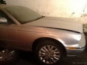 Jaguar XJ6 - 11