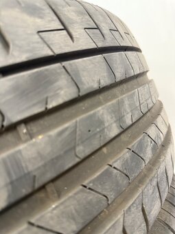 PIRELLI  P-zero 245/40/19 - 11
