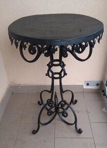 Květinový stolek kovaný - 11