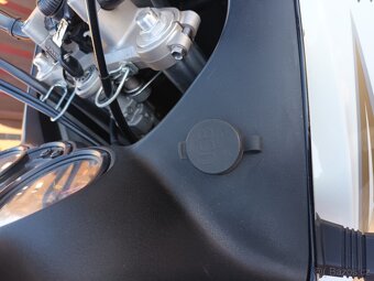 Suzuki DL 650 - 11