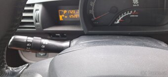 Toyota iQ 1,0 automat CVT max.výbava - 11