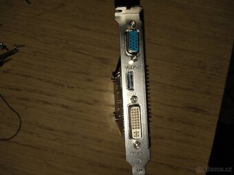 Starší PC sestava - AMD Athlon 64 / NVIDIA GeForce 210
 - 11