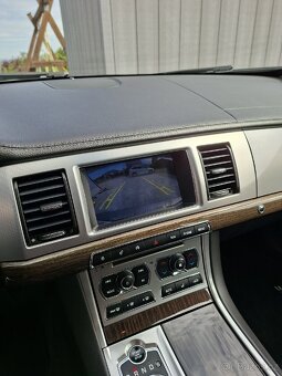 Jaguar XF 3.0 benzín 340 koní 4x4 - 11