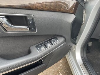 Mercedes-Benz E200,Navi,Tažný,Alu - 11
