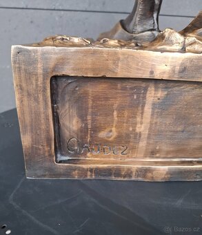 Velká bronzová socha, značená - 11