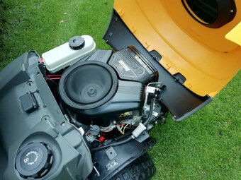 Traktor Stiga Park Pro 340 IX s pohonem všech kol a hydrauli - 11
