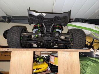 RC auto Traxxas XRT - 11