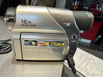 Funkční videokamera JVC GR-D33E - 11