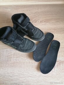 Černé kotníkové boty - 11