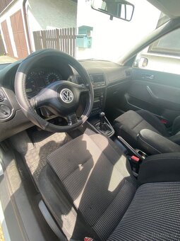 VW Golf 1.6 FSI benzín - 11