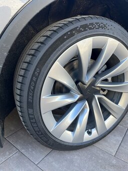 Michelin Pilot Sport EV 255/40 R20 - 11