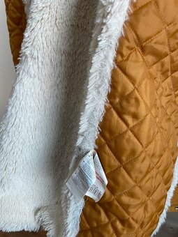 Hořčicově žlutá parka Reserved - 11