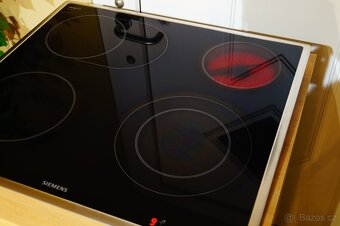 Siemens bílý sporák HE 764260, vyjížděcí dveře - 11