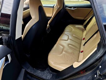 Tesla Model S 85d free charging panorama - 11