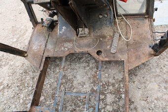 Zetor crystal 8145 kabina rám střecha dveře panel okna - 11
