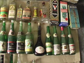 Staré láhve od alkoholu československých značek - 11