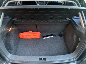 SEAT IBIZA 1.4, 16 V, 63 kW, 2006, 179000 km, barva: černá m - 11