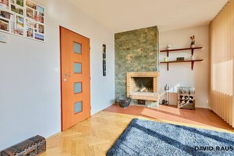 Prodej rodinného domu 5+kk  ( 219 m2) s garáží a bazénem,  B - 11