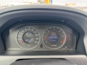 Volvo XC60 4X4 2,4D 136 KW MANUÁL - 11