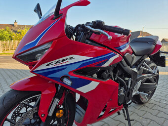 Prodám Honda CBR 650R E-clutch, r. v. 2024, ABS, TC, záruka - 11