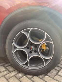 Alfa Romeo Stelvio - 11