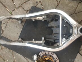 Náhradní díly Honda VTR 1000F - 11