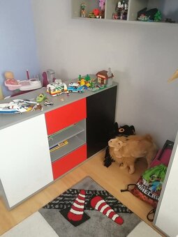 Dětský pokoj s auto posteli. - 11