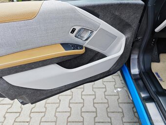 BMW I3, REX, 125kW, r.v.2017, koupeno a servisováno v ČR - 11