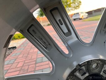 Kola Audi Q7, et 33, letní pneu - 11