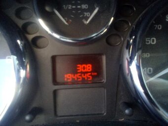 prodám Peugeot 207 SW 1.4 benzín r.2010 - 11