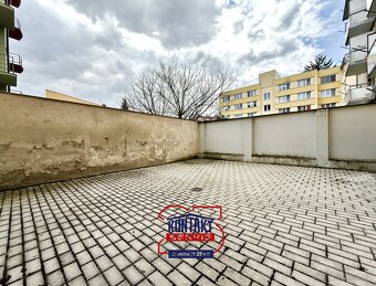 PRONÁJEM PROSTORNÉHO BYTU 1+1 SE SKLEPEM V CENTRU ČESKÝCH BU - 11