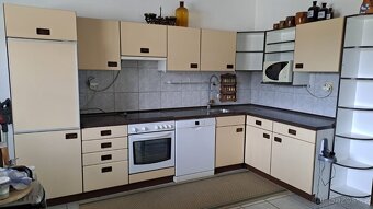 Starší kuchyň včetně spotřebičů - 11