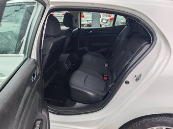 Mégane ZEN 1.3TCe100 75kW po 1. majiteli - 11
