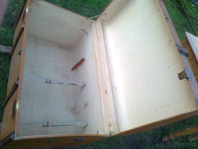 lodní kufr, 2ks, rámy obrazu, selský stůl se šuplíky - 11