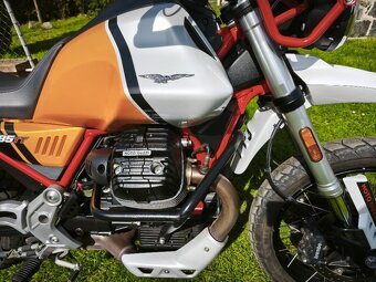 Moto Guzzi V 85 TT Evocative Giallo Mojave (2022) nádherná, - 11
