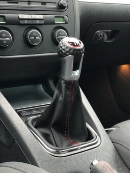 GTI radiaca paka s červeným prešivaním - 11