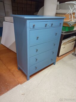 Prodám hezkou komodu z masivu IKEA HEMNES v modrém odstínu - 11