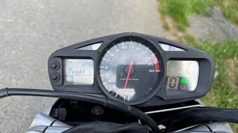 Suzuki GSR 600 2006 - 11