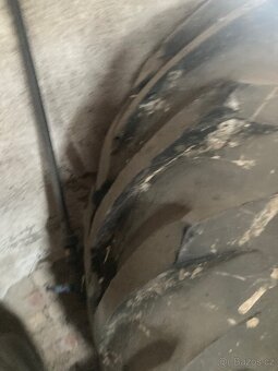 Prodám pneu včetně disku rozměr 610-665 231-26 - 11