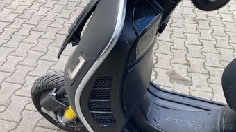 Piaggio Vespa GTS - 11