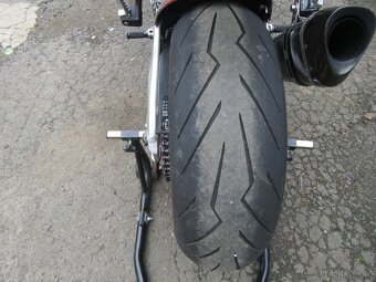 Aprilia Tuono V4 - 11