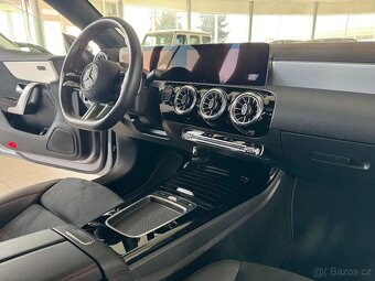 Mercedes-Benz CLA180 AMG,MbuX,Panorama,FaceLift - 11