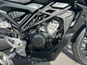 Honda CB125R - 11